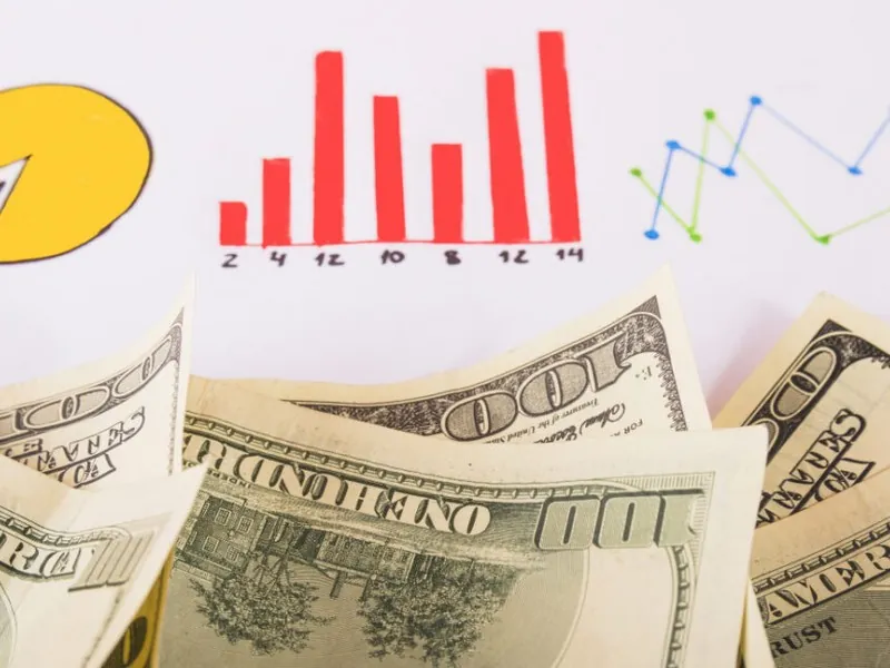 Hình ảnh một sân bóng rổ với giao diện cá cược onbet2 trên màn hình